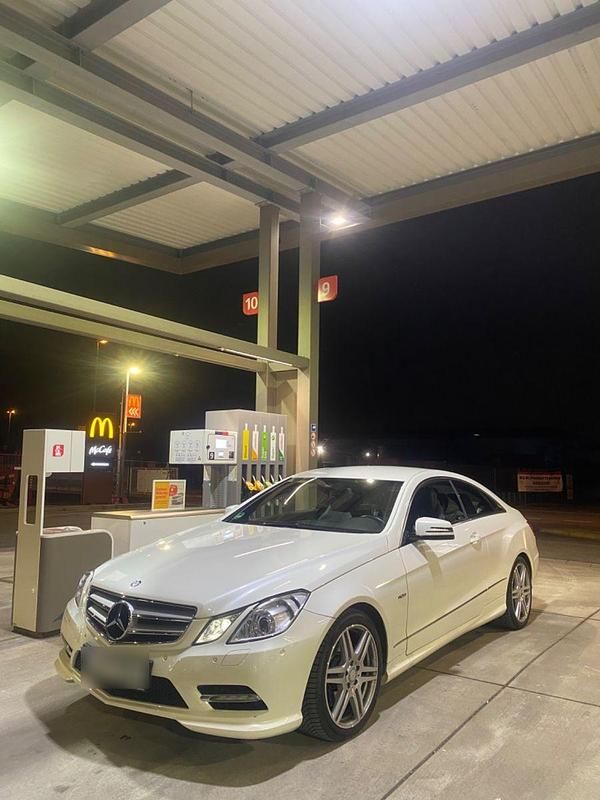 Second-hand Mercedes E250 204 CP (150 kW) 2012 Negru Coupe
