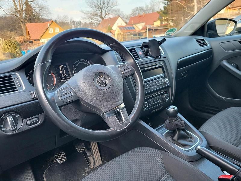 Gebraucht VW Jetta Comfortline 120 PS (88 kW) 2012 Schwarz Limousine