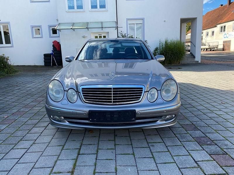 Silber Gebraucht 2005 Mercedes E280 Limousine | 3.999 € (Guter Preis) - Bild 1/4