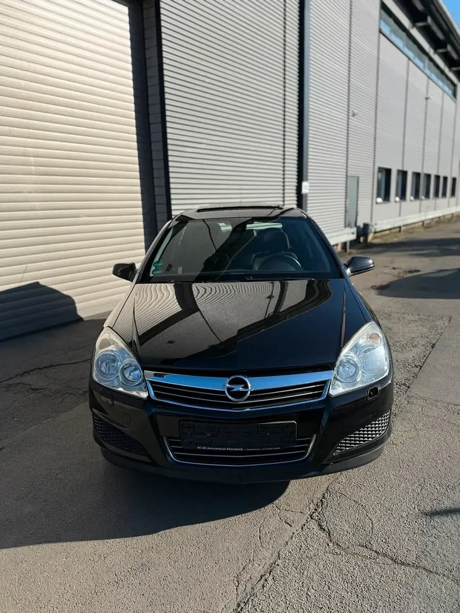 Gebraucht Opel Astra Edition 90 PS (66 kW) 2009 Schwarz Limousine