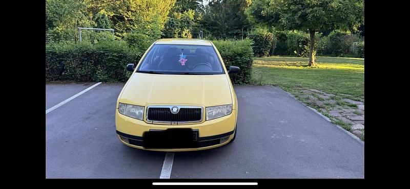 Gelb Gebraucht 2003 Skoda Fabia Kleinwagen | 600 € (Superpreis) - Bild 1/4