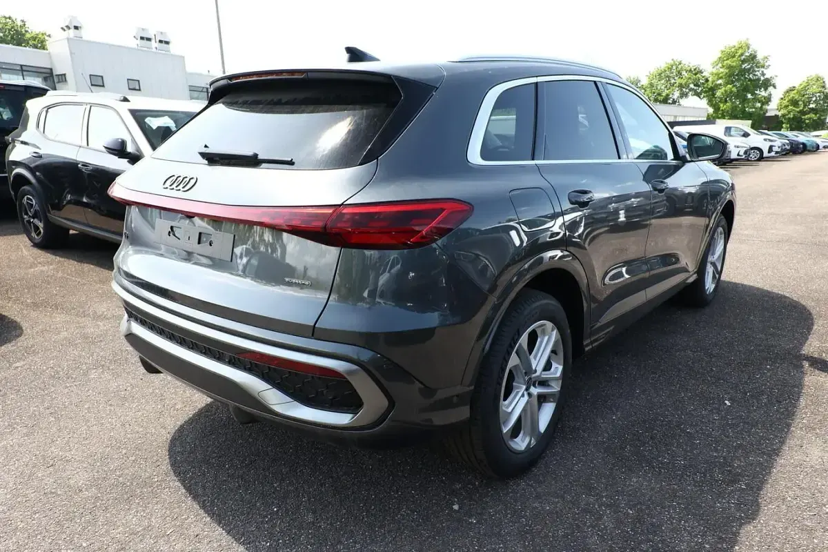 Neu Audi Q5 S-Line 204 PS (150 kW) 2025 Daytonagrau perleffekt SUV