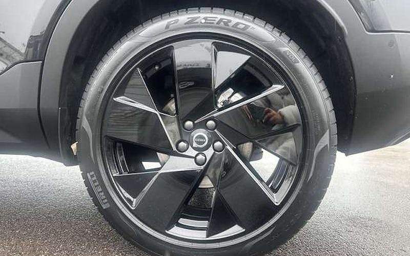 Gebraucht Volvo XC40 Plus 163 PS (119 kW) 2025 Schwarz SUV