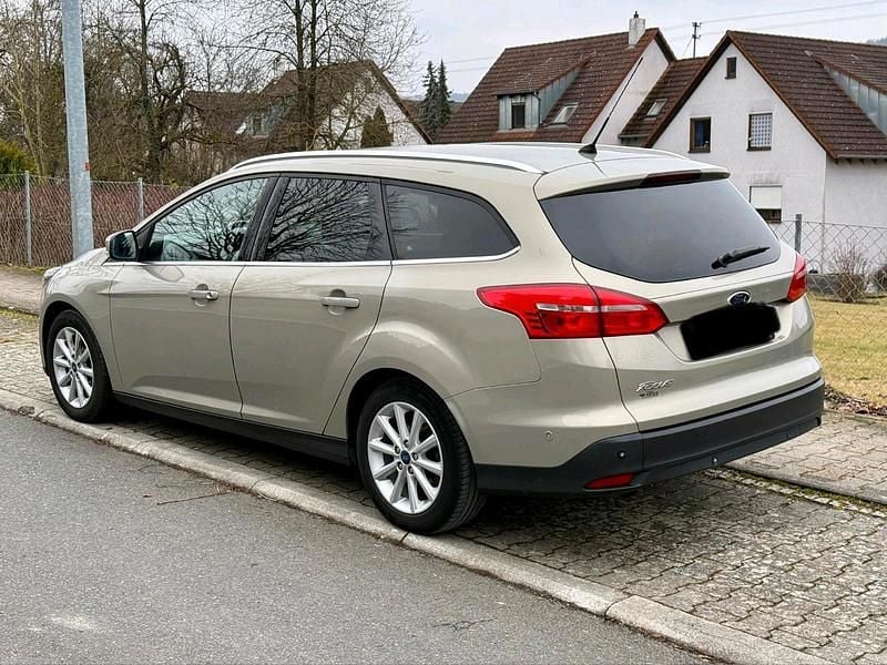 Gebraucht Ford Focus 120 PS (88 kW) 2015 Gold Kombi