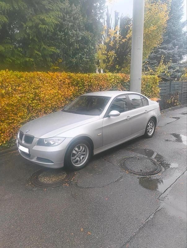 Silber Gebraucht 2007 BMW 318 Limousine | 2.800 € (Superpreis) - Bild 1/4