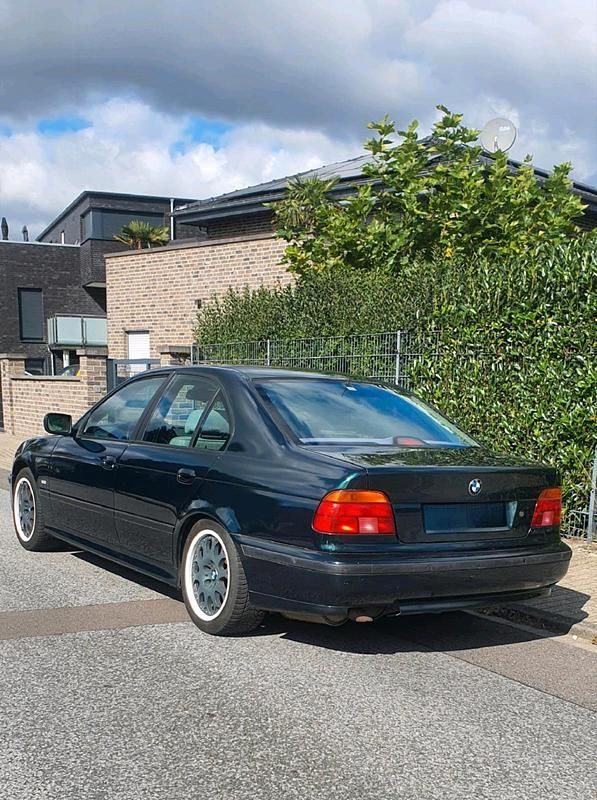 Grün Gebraucht 1999 BMW 535 Limousine | 3.650 € (Superpreis) - Bild 1/4