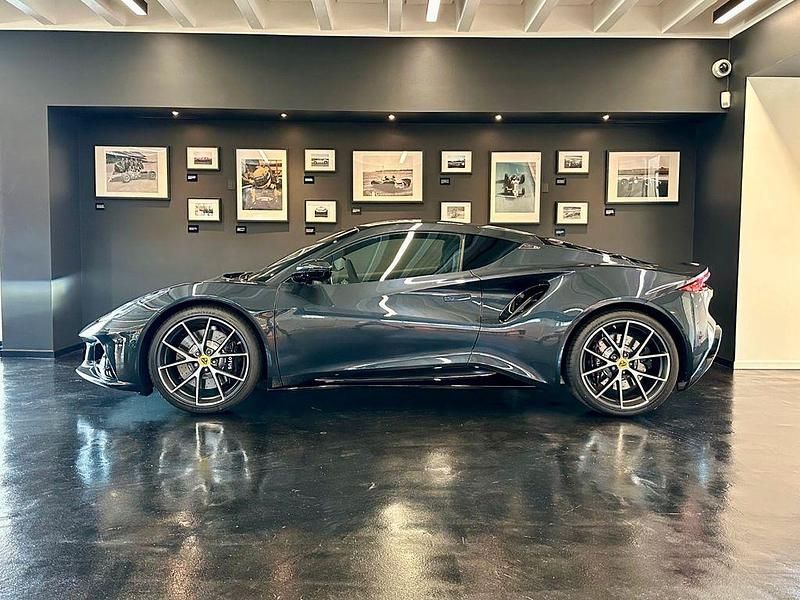 Neu Lotus Emira 405 PS (297 kW) 2025 Grau Coupé