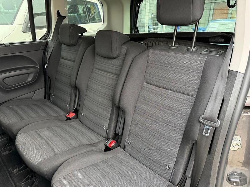 Gebraucht Opel Combo Life Ultimate 131 PS (96 kW) 2022 Mondstein grau/e:vulkan grau Van / Kleinbus