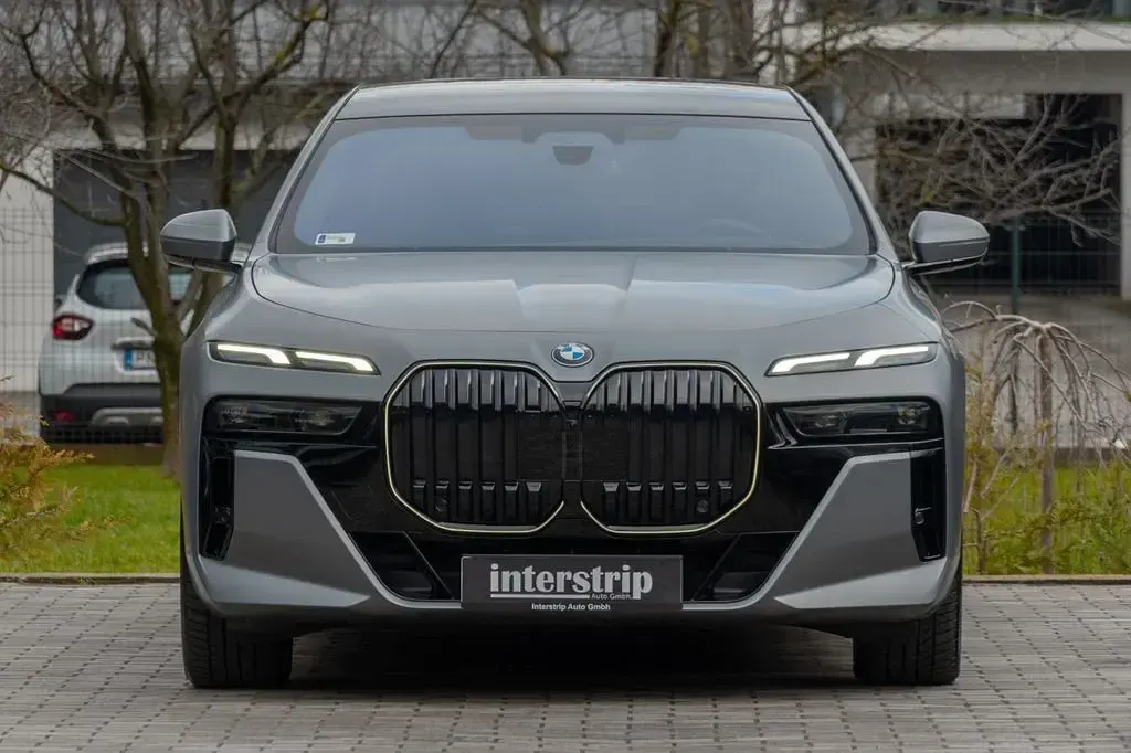 Gebraucht BMW 740 M Sport 299 PS (219 kW) 2025 Grau Limousine