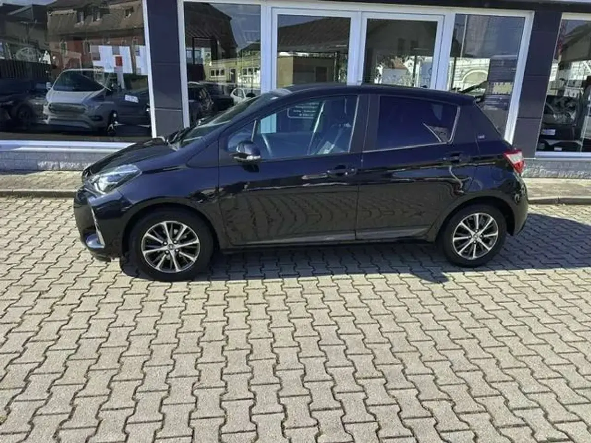 Gebraucht Toyota Yaris Team 111 PS (81 kW) 2020 209 mysticblack mica / ink Kleinwagen