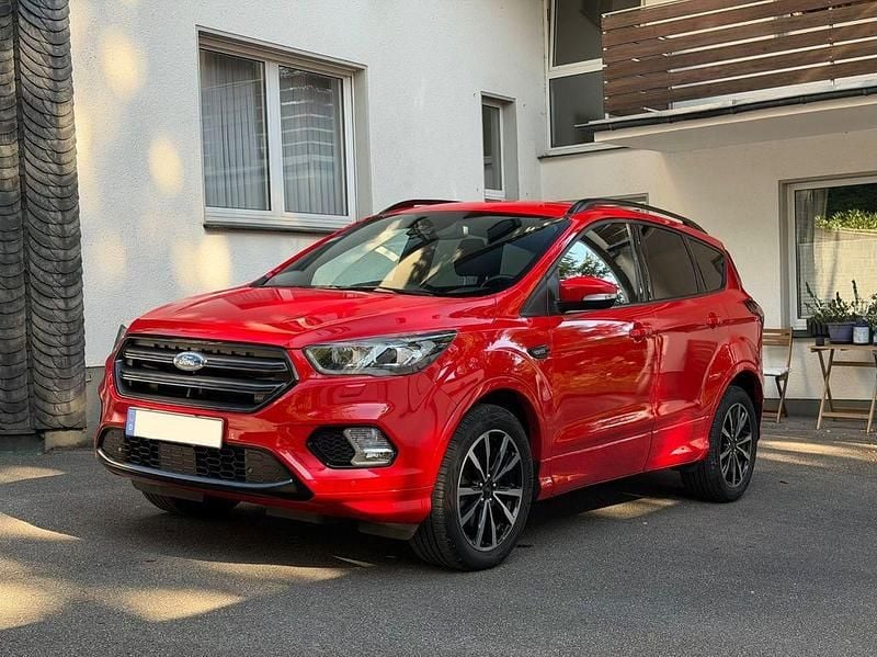 Rot Gebraucht 2019 Ford Kuga ST-Line SUV | 19.600 € (Fairer Preis) - Bild 1/4