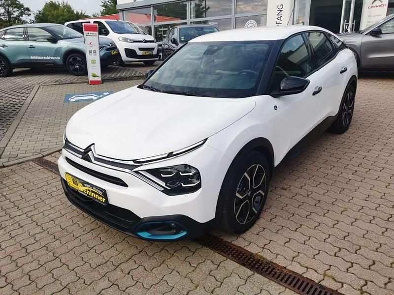 Weiß Gebraucht 2023 Citroën e-C4 Feel Limousine | 20.790 € (Fairer Preis) - Bild 1/2