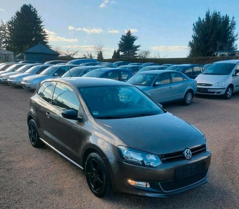 Braun Gebraucht 2011 VW Polo Style Limousine | 5.499 € (Etwas zu teuer) - Bild 1/4