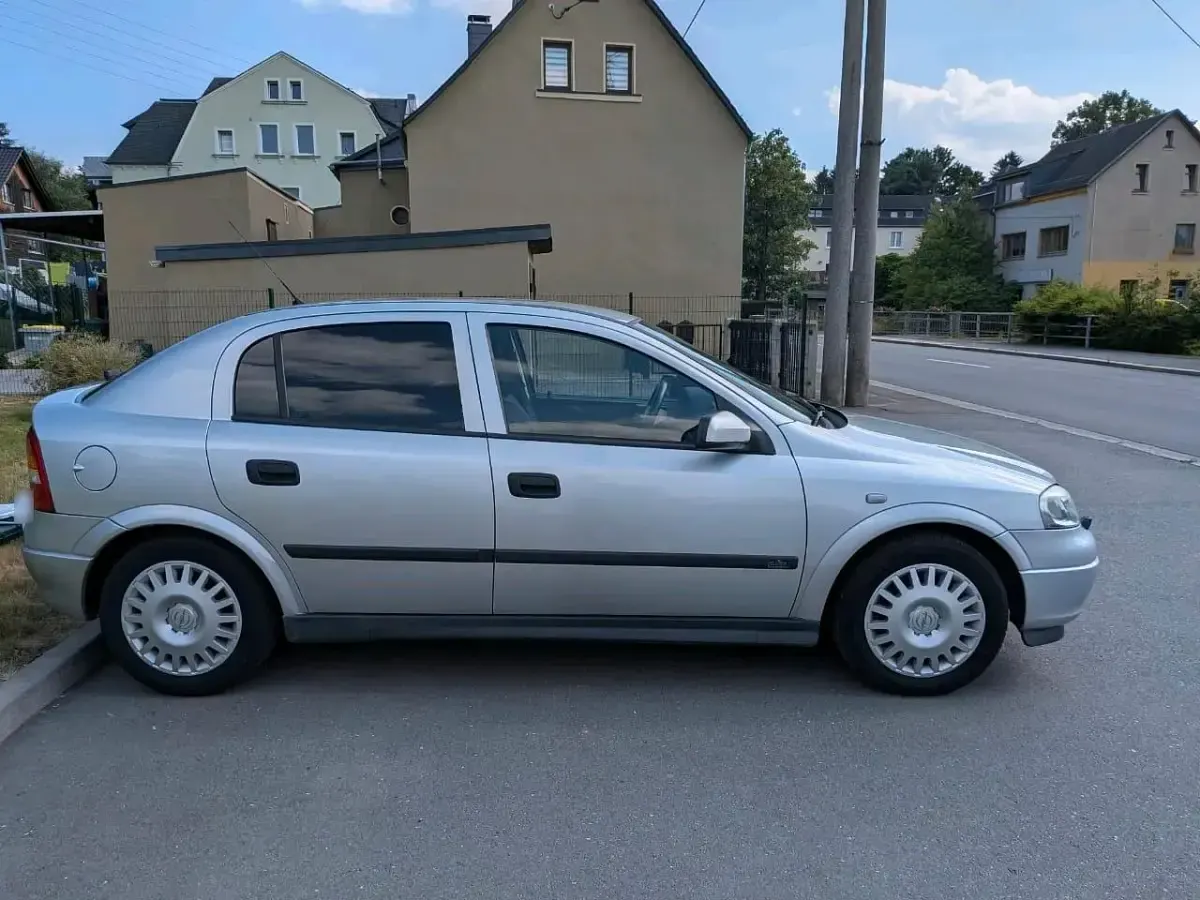 Gebraucht Opel Astra 85 PS (62 kW) 2002 Silber Kleinwagen