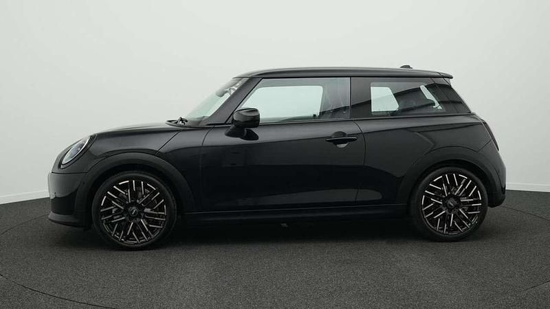 Gebraucht Mini Cooper Favoured 156 PS (114 kW) 2024 Schwarz Kleinwagen