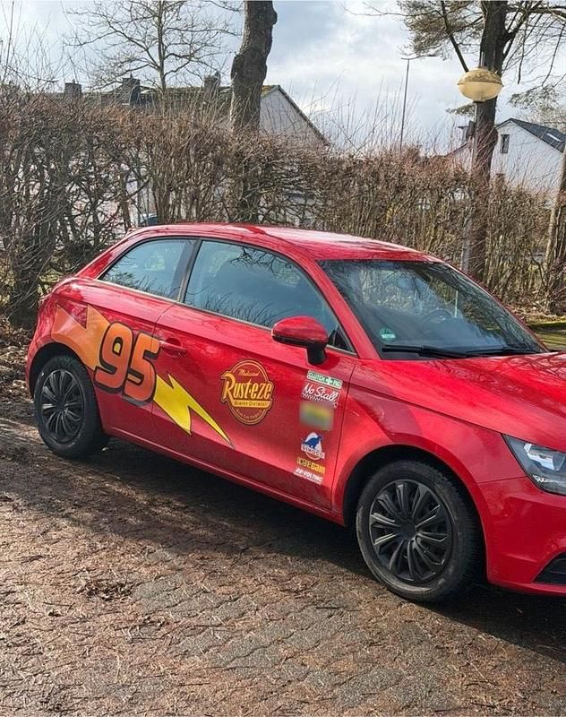 Gebraucht Audi A1 Design 89 PS (65 kW) 2011 Rot Kleinwagen