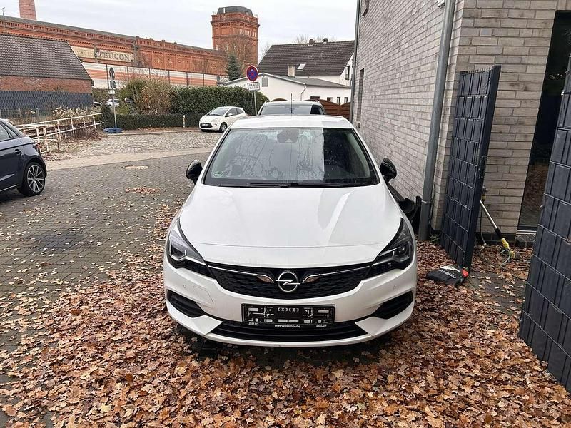 Weiß Gebraucht 2021 Opel Astra Design & Tech Kleinwagen | 14.000 € (Guter Preis) - Bild 1/4