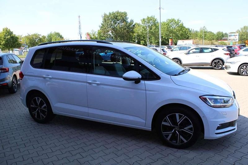 Gebraucht VW Touran Comfortline 150 PS (110 kW) 2024 Weiß Van / Kleinbus