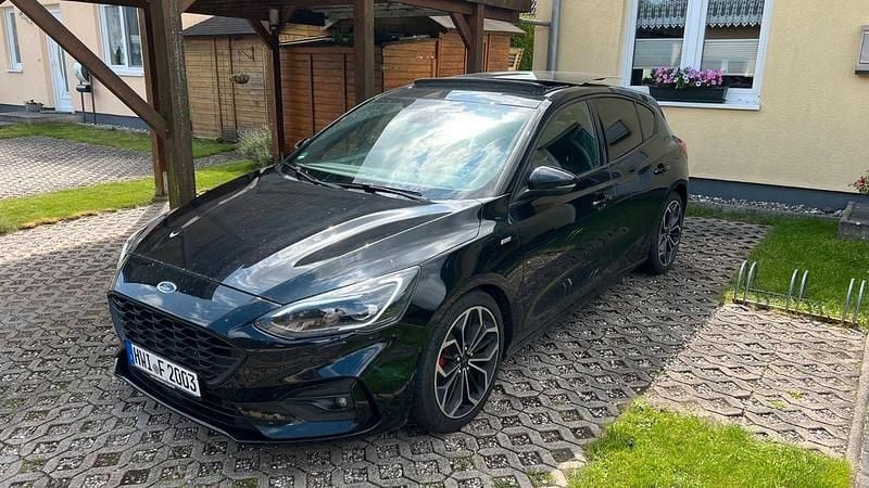 Schwarz Gebraucht 2019 Ford Focus Active Limousine | 11.000 € (Superpreis) - Bild 1/4