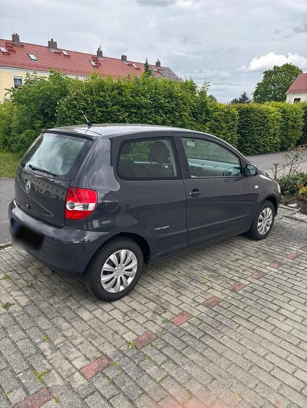 Gebraucht VW Fox 54 PS (39 kW) 2010 Grau Kleinwagen