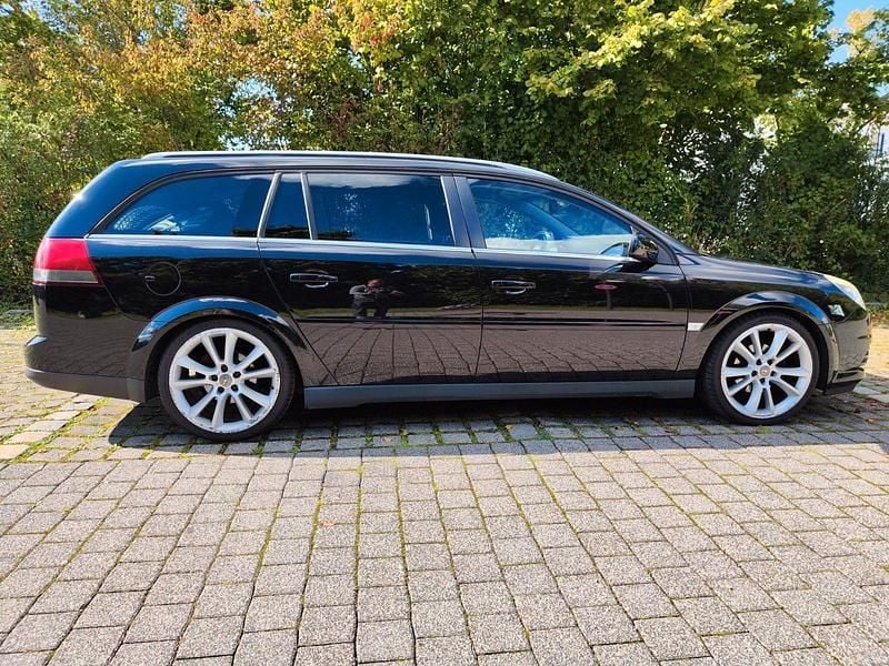 Schwarz Gebraucht 2008 Opel Vectra Kombi | 2.600 € (Fairer Preis) - Bild 1/4