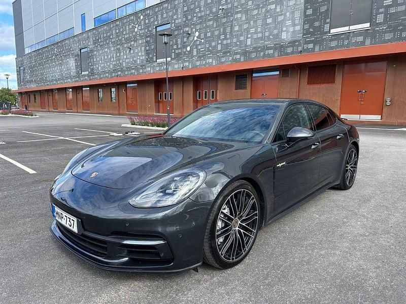 Grau Gebraucht 2018 Porsche Panamera 4 Limousine | 45.790 € (Guter Preis) - Bild 1/4
