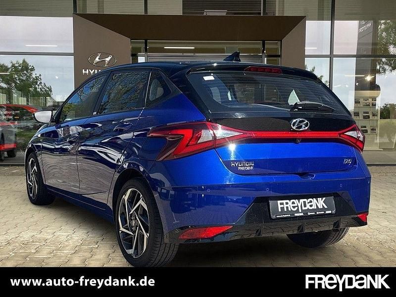 Gebraucht Hyundai i20 Intro Edition 101 PS (74 kW) 2020 Intense blue/ black Kleinwagen