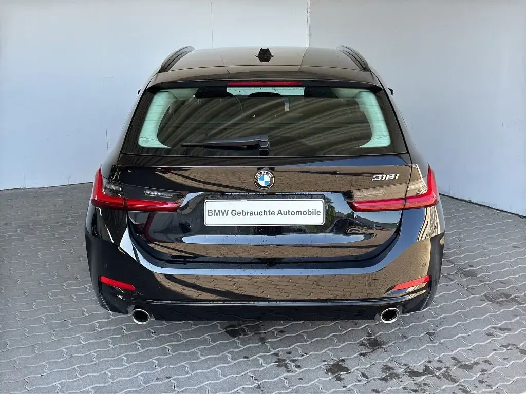Gebraucht BMW 318 156 PS (114 kW) 2023 Schwarz Kombi