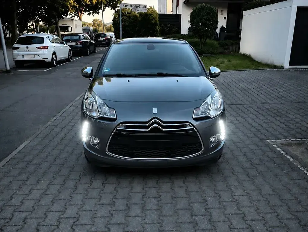 Gebraucht Citroën DS3 Sport Chic 156 PS (114 kW) 2011 Grau Kleinwagen