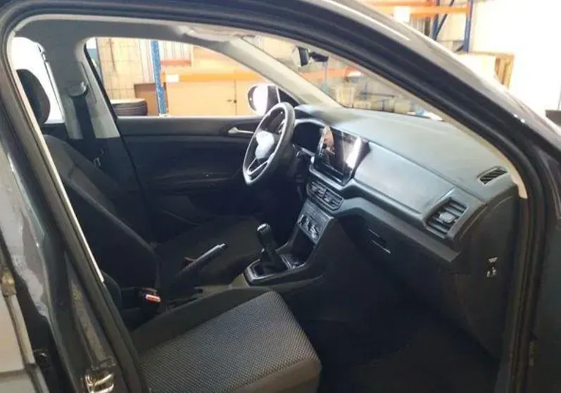 Gebraucht VW T-Cross Basis 95 PS (69 kW) 2025 Grau SUV