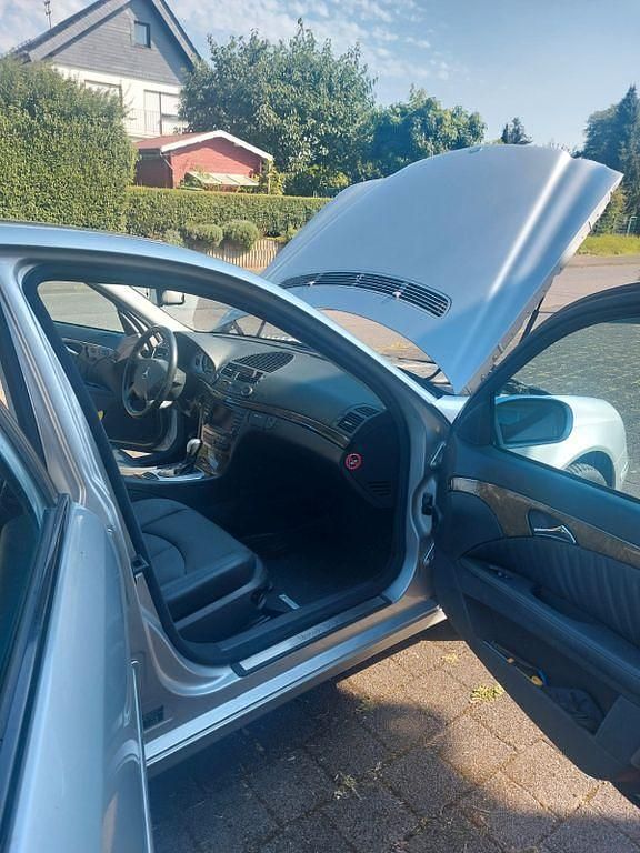 Gebraucht Mercedes E320 Classic 225 PS (165 kW) 2004 Silber Limousine