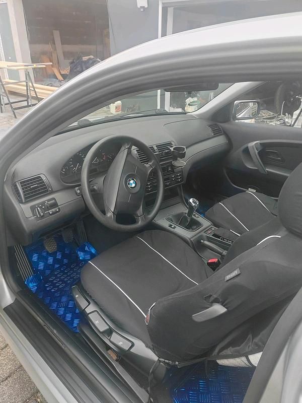 Gebraucht BMW 316 115 PS (84 kW) 2004 Silber Coupé