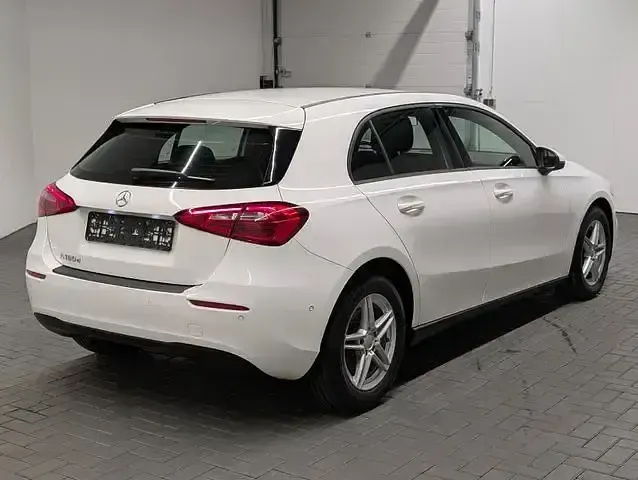 Gebraucht Mercedes 180 116 PS (85 kW) 2019 Andere Limousine