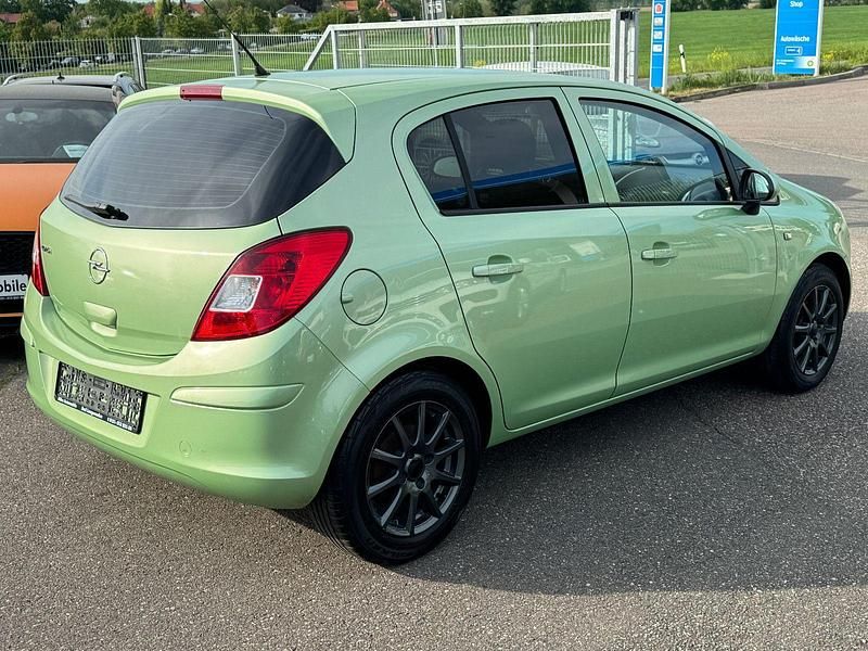Second-hand Opel Corsa Edition 80 CP (58 kW) 2009 Verde Hatchback