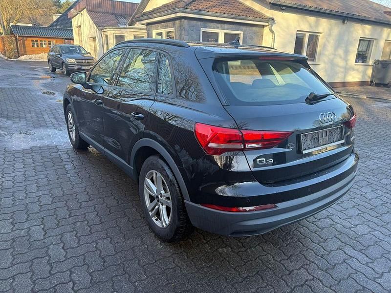 Gebraucht Audi Q3 Basis 150 PS (110 kW) 2022 Schwarz SUV