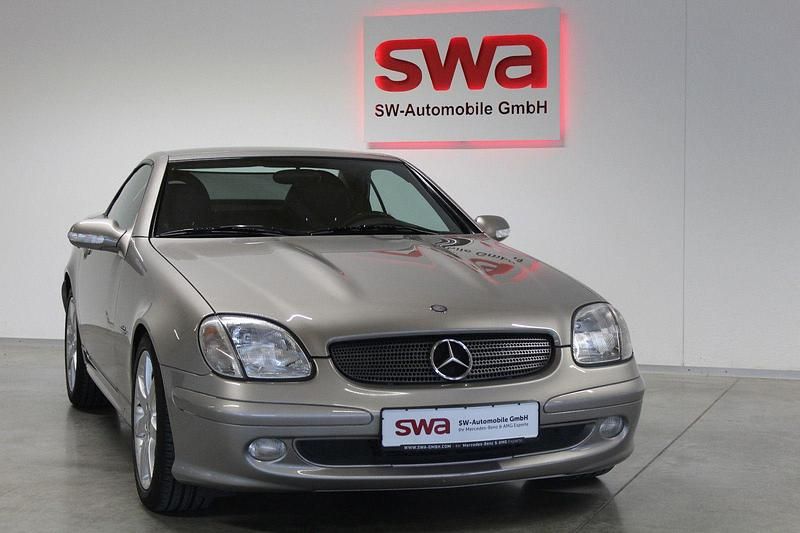 Gebraucht Mercedes SLK200 197 PS (144 kW) 2002 Silber Cabrio