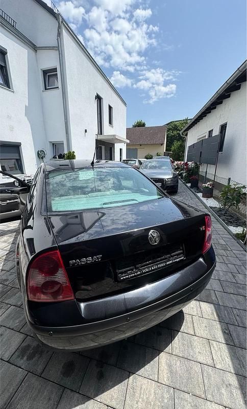 Schwarz Gebraucht 2002 VW Passat Limousine | 1.500 € - Bild 1/4