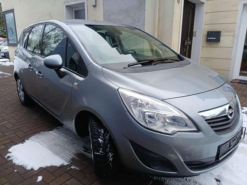 Gebraucht Opel Meriva Edition 101 PS (74 kW) 2012 Silbersee/perl silber (m2) Van / Kleinbus