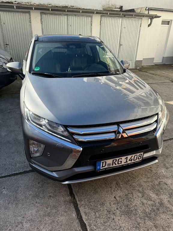 Schwarz Gebraucht 2018 Mitsubishi Eclipse Cross SUV | 16.500 € (Fairer Preis) - Bild 1/4