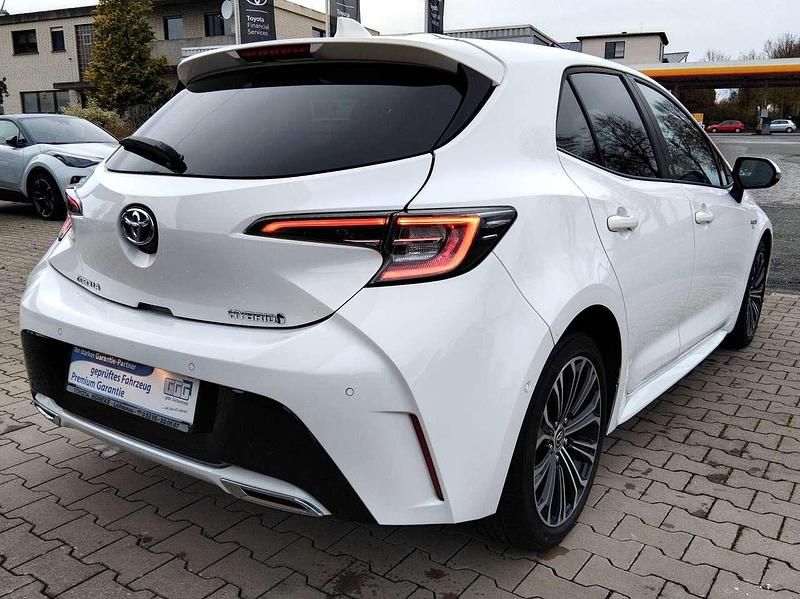 Gebraucht Toyota Corolla Team 184 PS (135 kW) 2021 Schneeweiß Kleinwagen
