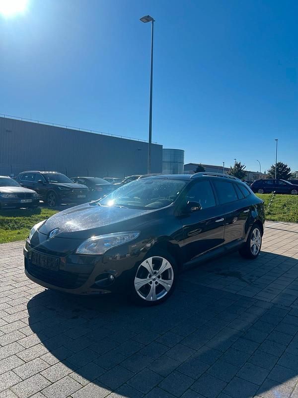 Braun Gebraucht 2011 Renault Mégane GrandTour Dynamique Kombi | 2.500 € (Guter Preis) - Bild 1/4