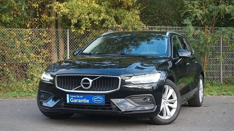 Schwarz Gebraucht 2021 Volvo V60 Momentum Kombi | 21.500 € (Superpreis) - Bild 1/4