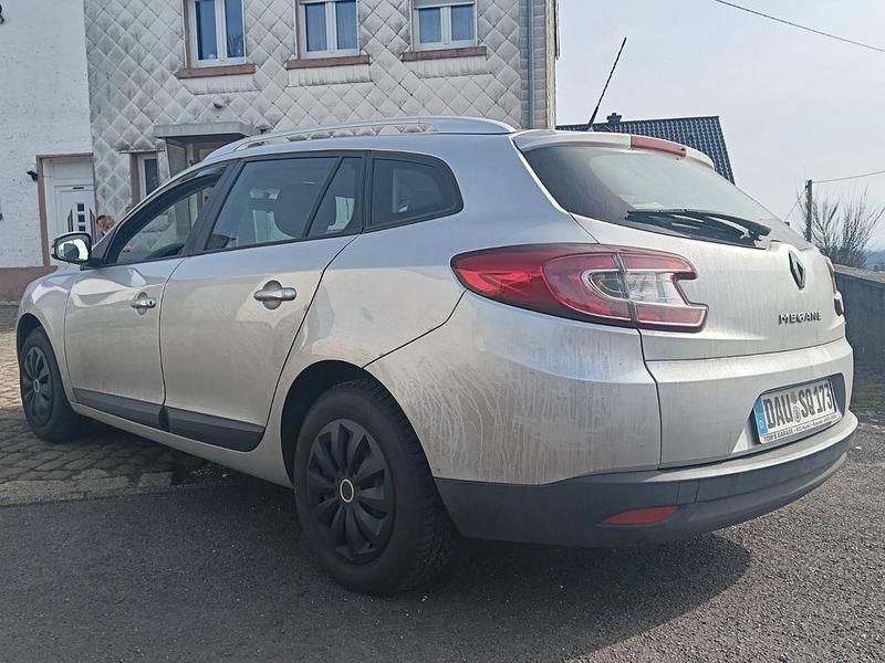Gebraucht Renault Mégane III 110 PS (80 kW) 2011 Silber Limousine