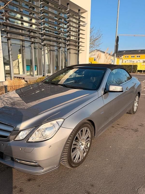 Gebraucht Mercedes E220 170 PS (125 kW) 2011 Grau Cabrio