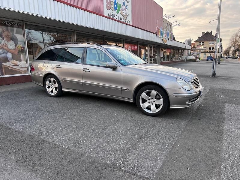 Gebraucht Mercedes E500 Avantgarde 306 PS (225 kW) 2004 Beige Kombi