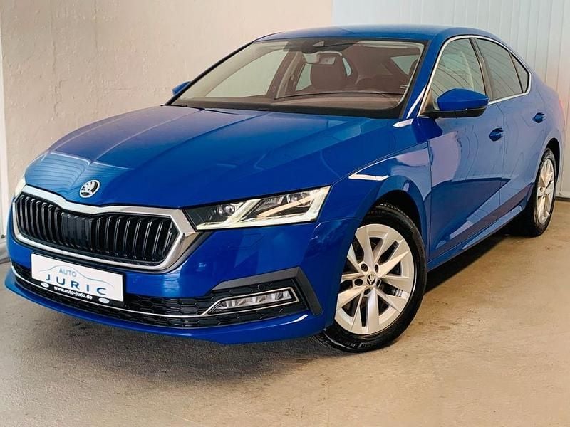 Blau Gebraucht 2020 Skoda Octavia First Edition Limousine | 21.900 € (Fairer Preis) - Bild 1/4