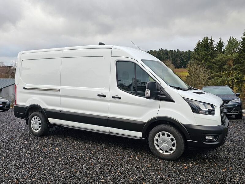 Gebraucht Ford Transit Trend 131 PS (96 kW) 2023 Weiß Van / Kleinbus