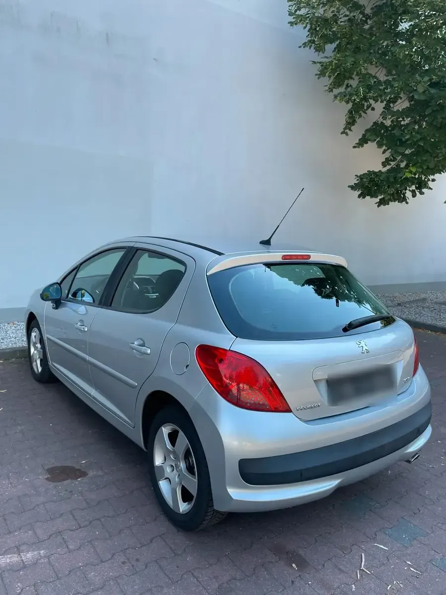 Gebraucht Peugeot 207 120 PS (88 kW) 2008 Silber Limousine