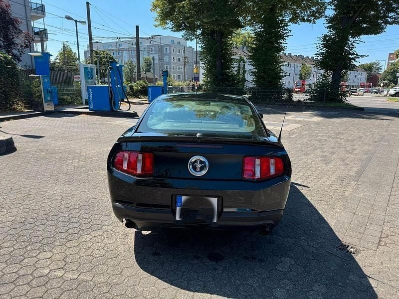 Gebraucht Ford Mustang 305 PS (224 kW) 2011 Schwarz Coupé