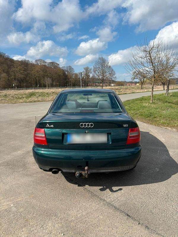 Second-hand Audi A4 101 CP (74 kW) 1996 Verde Berlinǎ